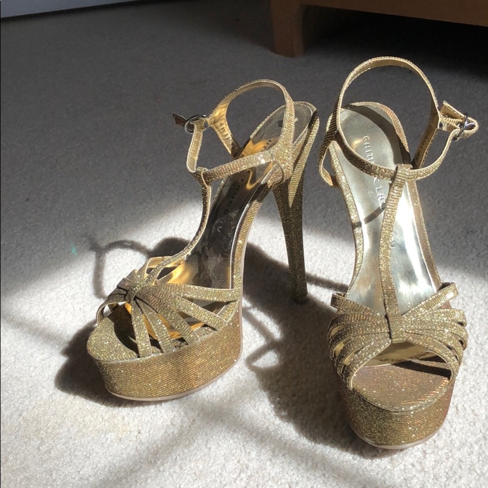 High heel, sparkly gold shoe